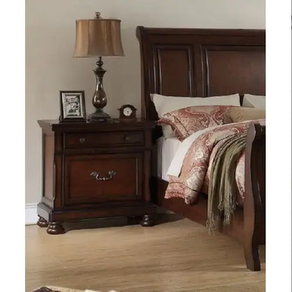Mesita de noche elegante con acabado cerezo