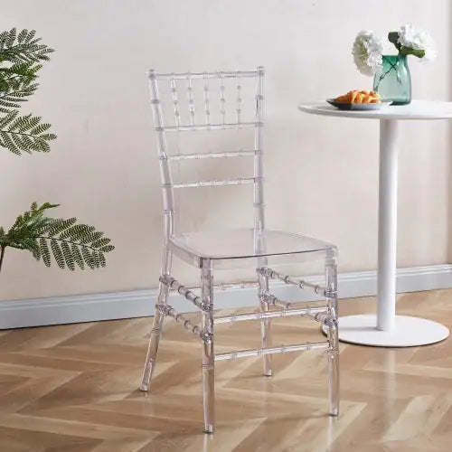 Set di 4 sedie da pranzo in plastica trasparente