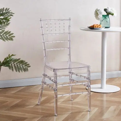 Set di 4 sedie da pranzo in plastica trasparente